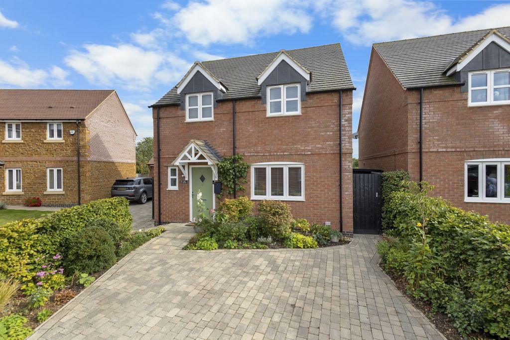 Property photo 1 of 18 Front