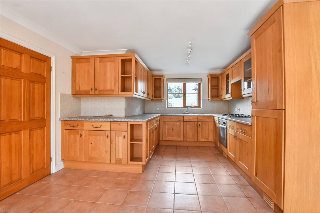 Property photo 3 of 28 Picture No. 03