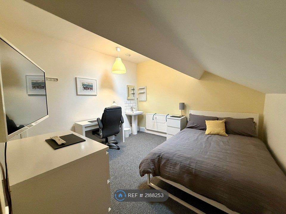 Property photo 3 of 30 Room 4