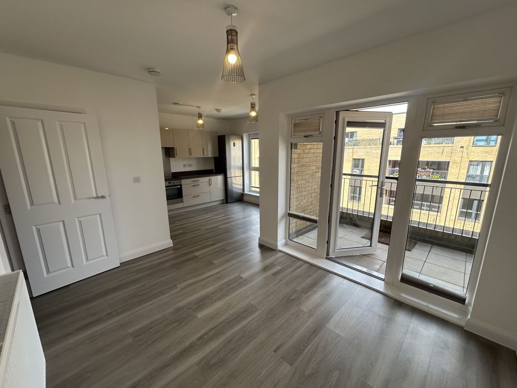Property photo 1 of 8 2 Bed Flat To Rent London Road, Wallington Sm6