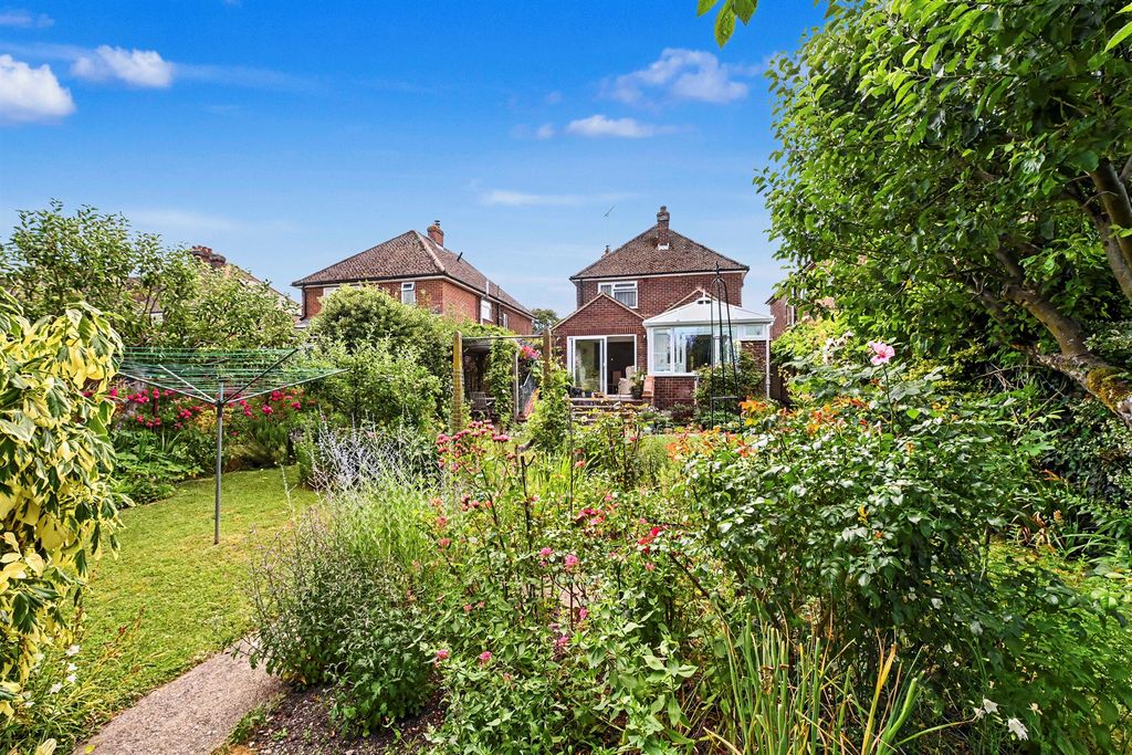 Property photo 1 of 17