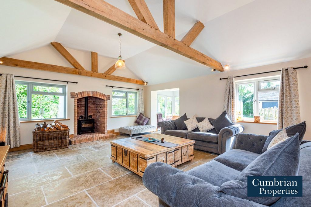 Property photo 2 of 38 Lounge