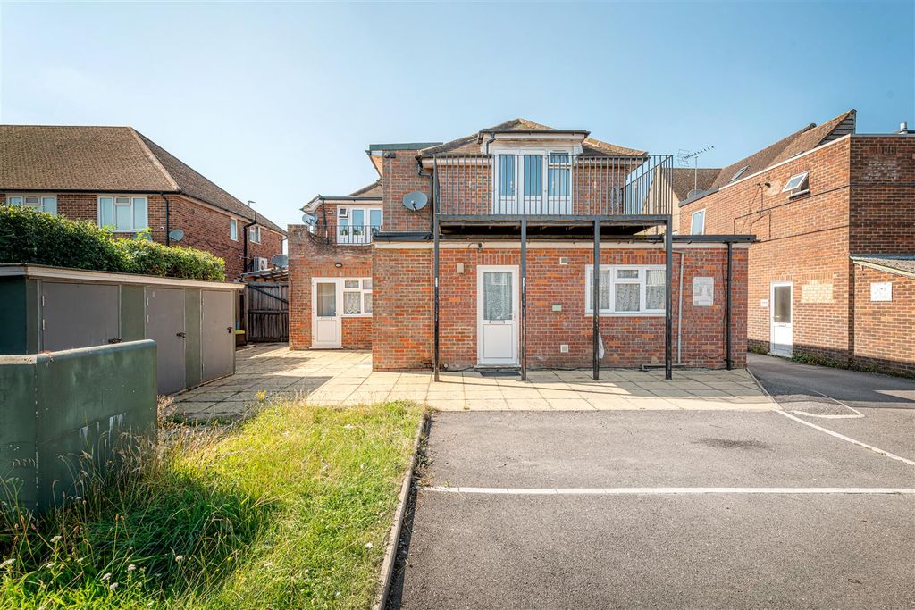 Property photo 1 of 9 Front Aspect