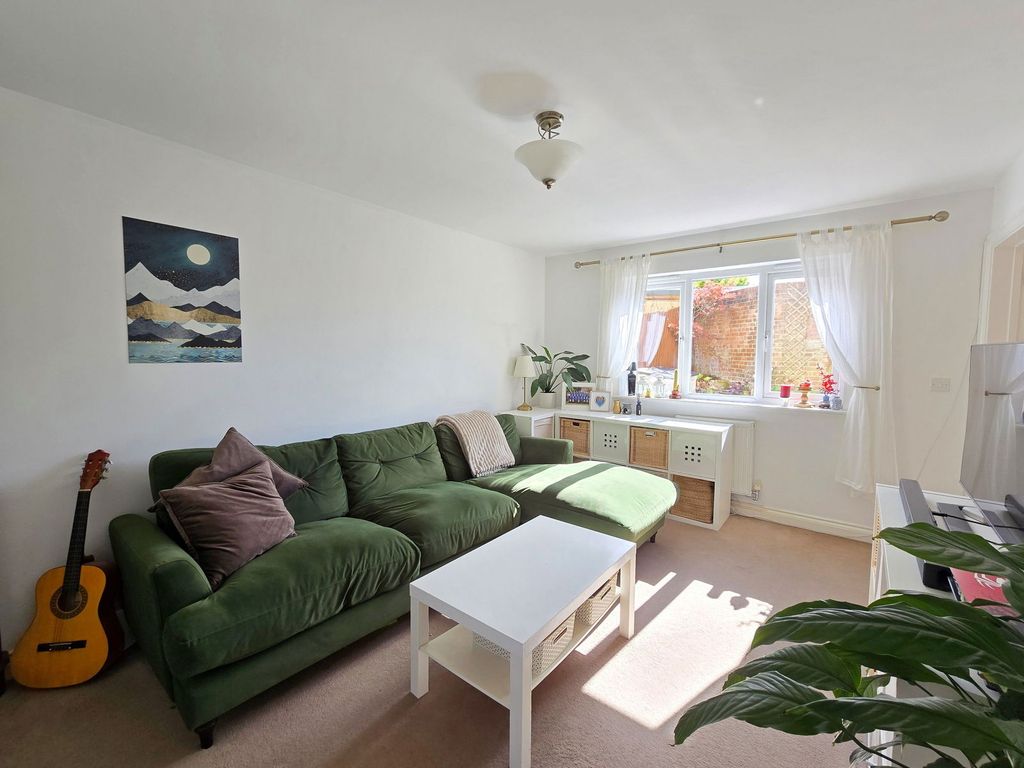 Property photo 2 of 27