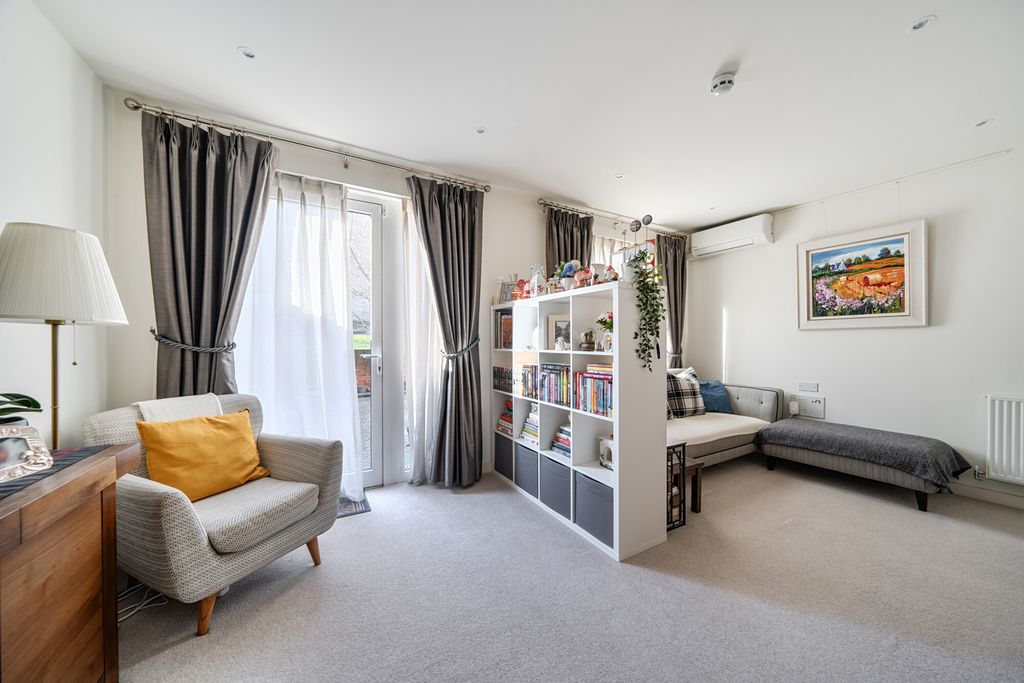 Property photo 2 of 23 1407265-19-698356...