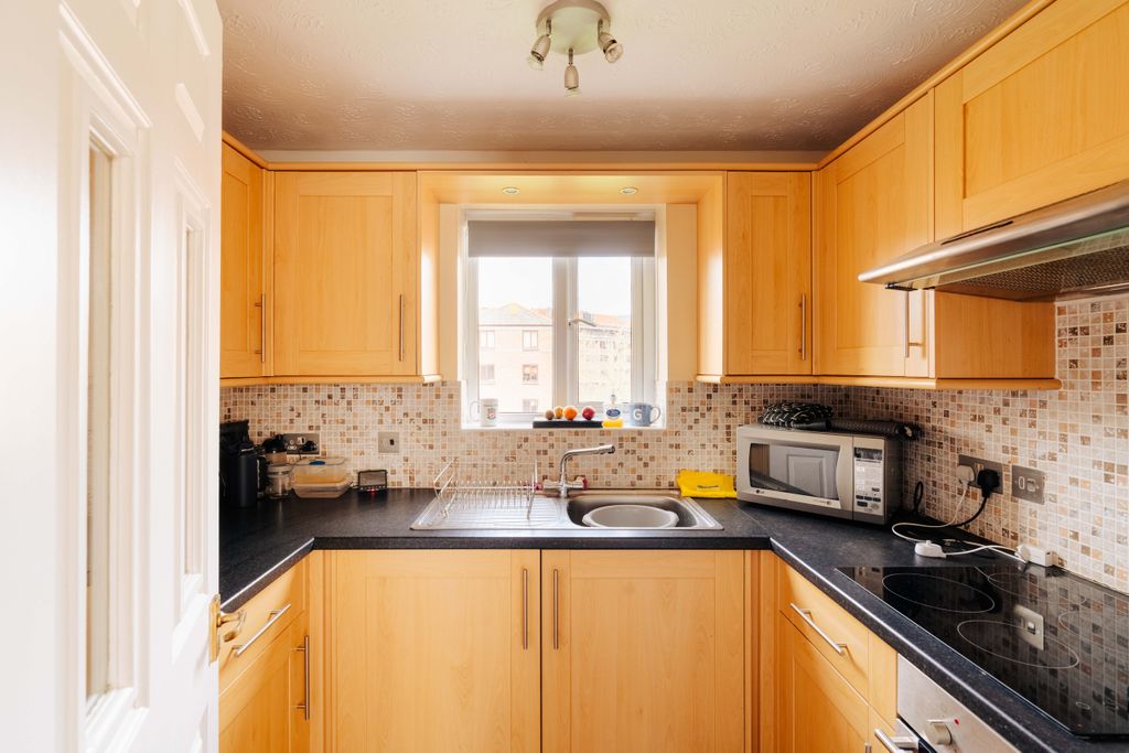 Property photo 3 of 8 9