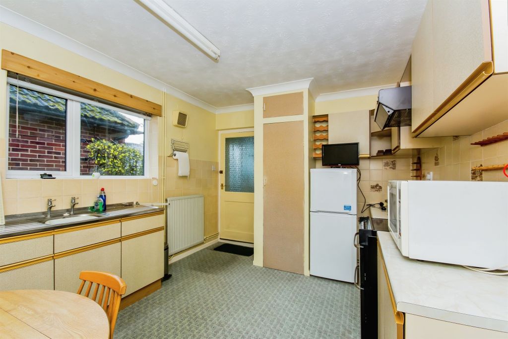 Property photo 2 of 17