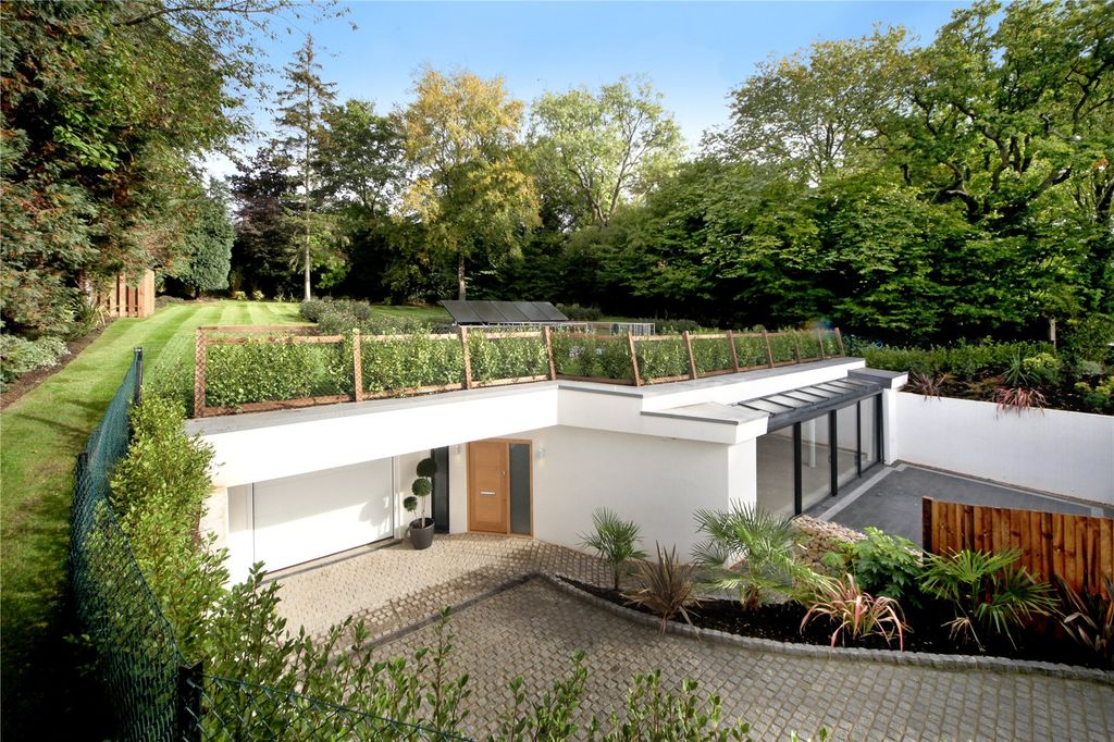 Property photo 1 of 40 Picture No. 08