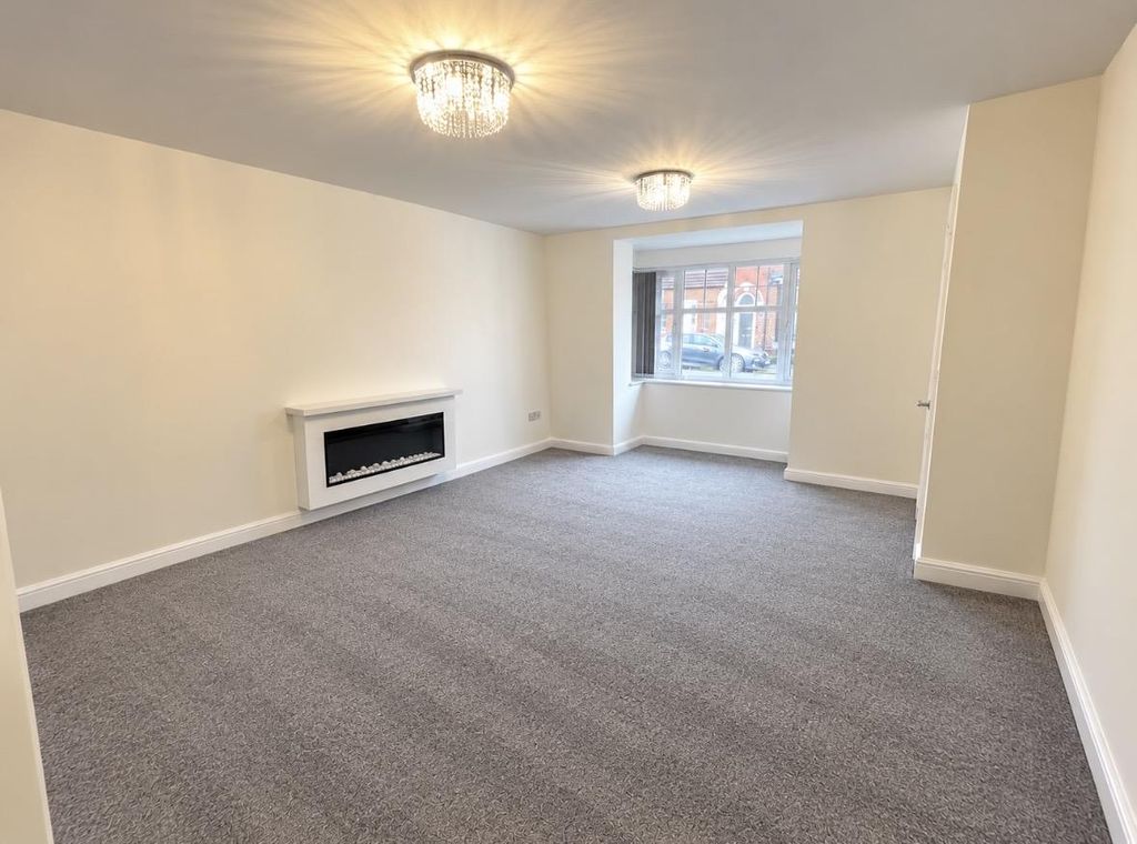 Property photo 2 of 17 Lounge