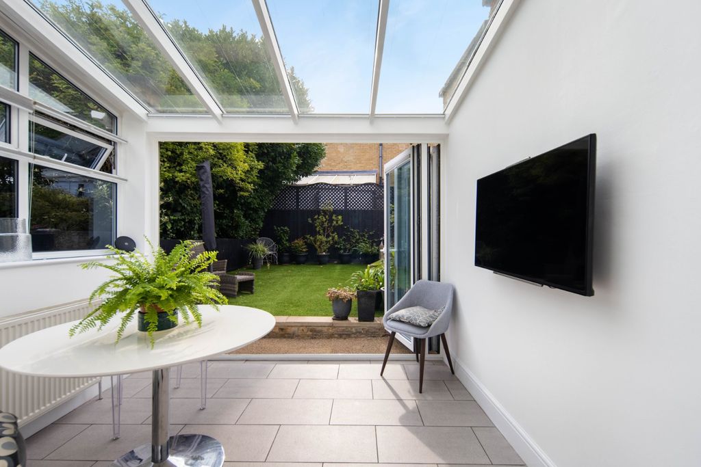 Property photo 2 of 28 Conservatory