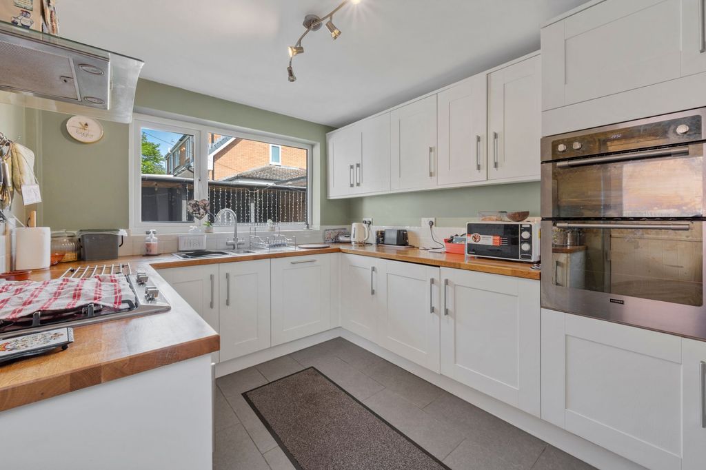 Property photo 2 of 31