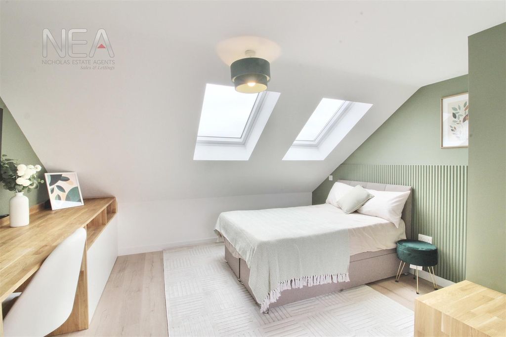 Property photo 1 of 17 Room Six