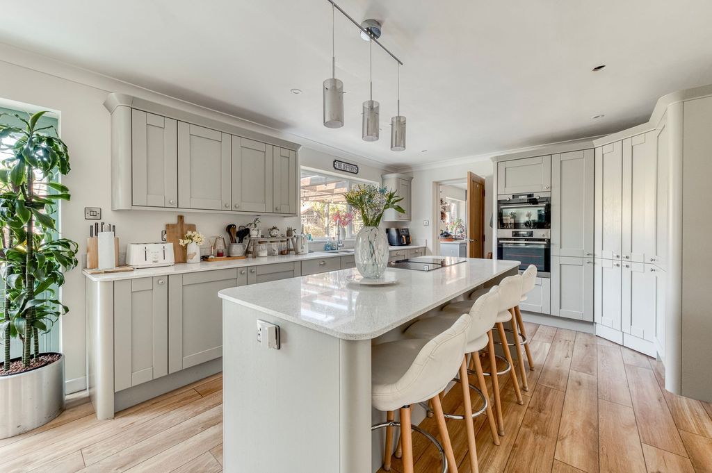 Property photo 2 of 30