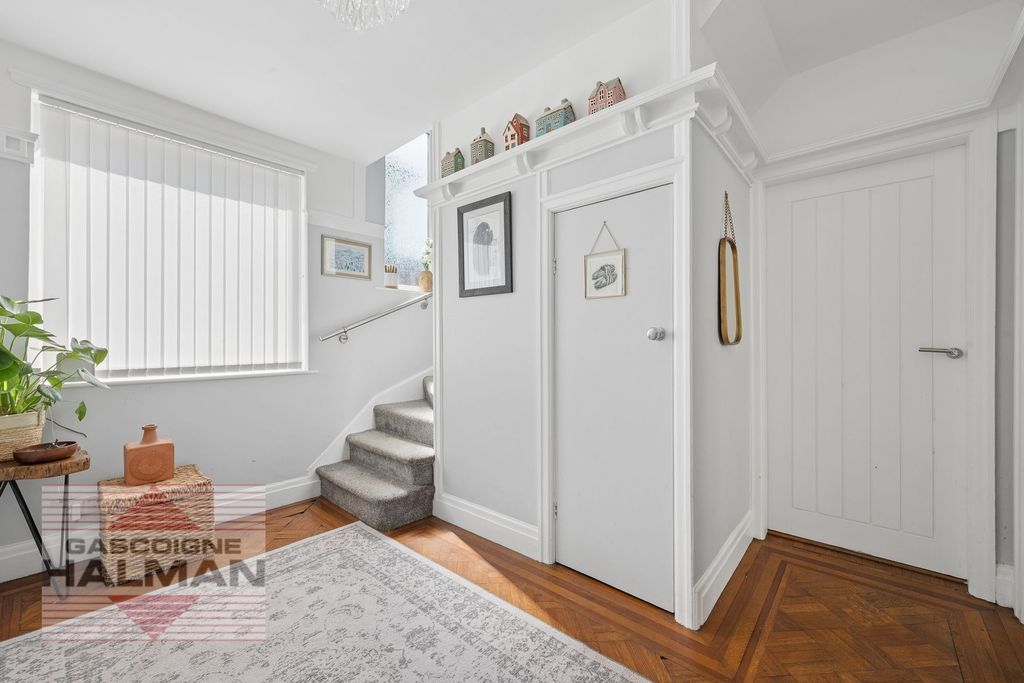 Property photo 2 of 52