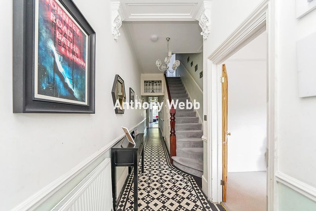 Property photo 3 of 26 Hallway