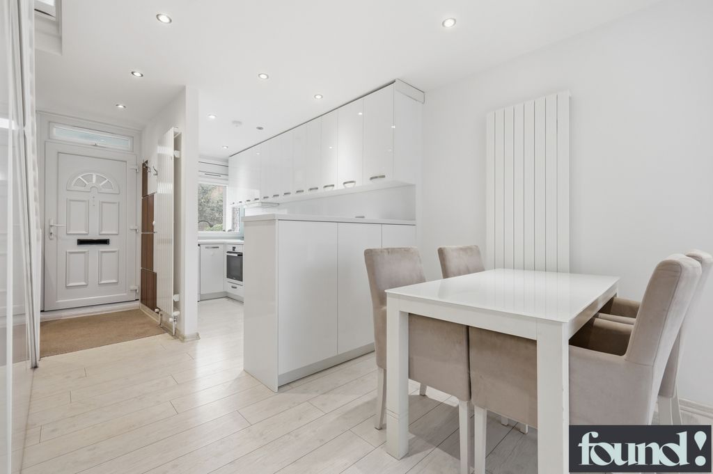 Property photo 3 of 15 Photo 5