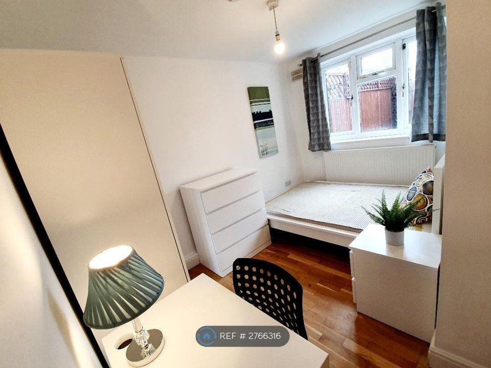 Property photo 3 of 17 Gf Bed 3