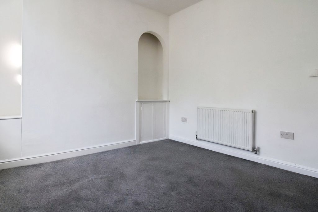 Property photo 2 of 8 Pbox-Img.Jpg