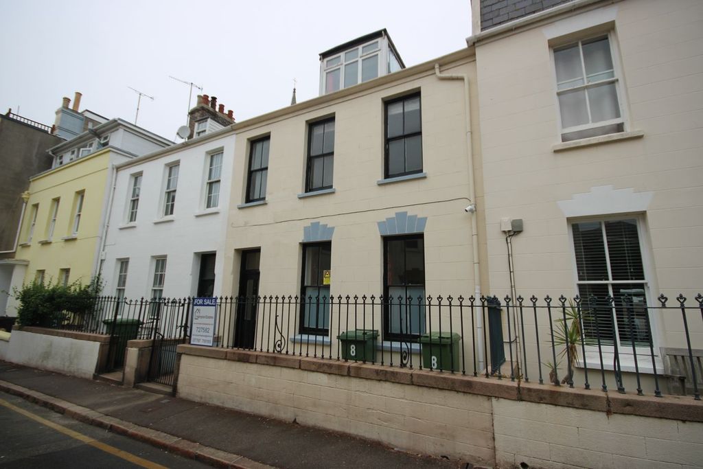 Property photo 1 of 33