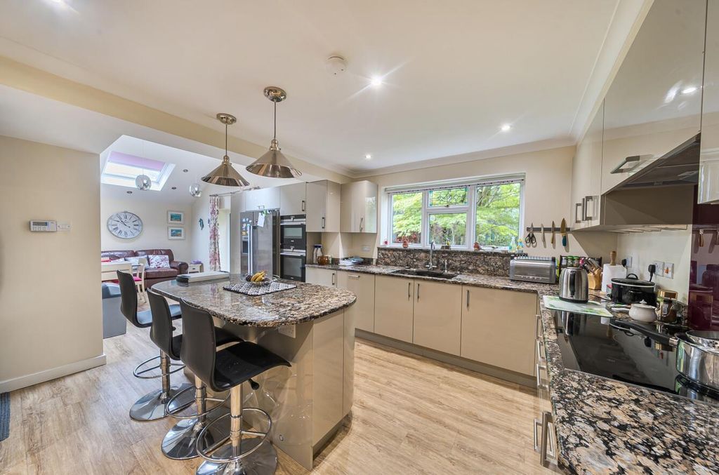 Property photo 3 of 18 1355874-12-68Caabbd4B6Ac.Jpg