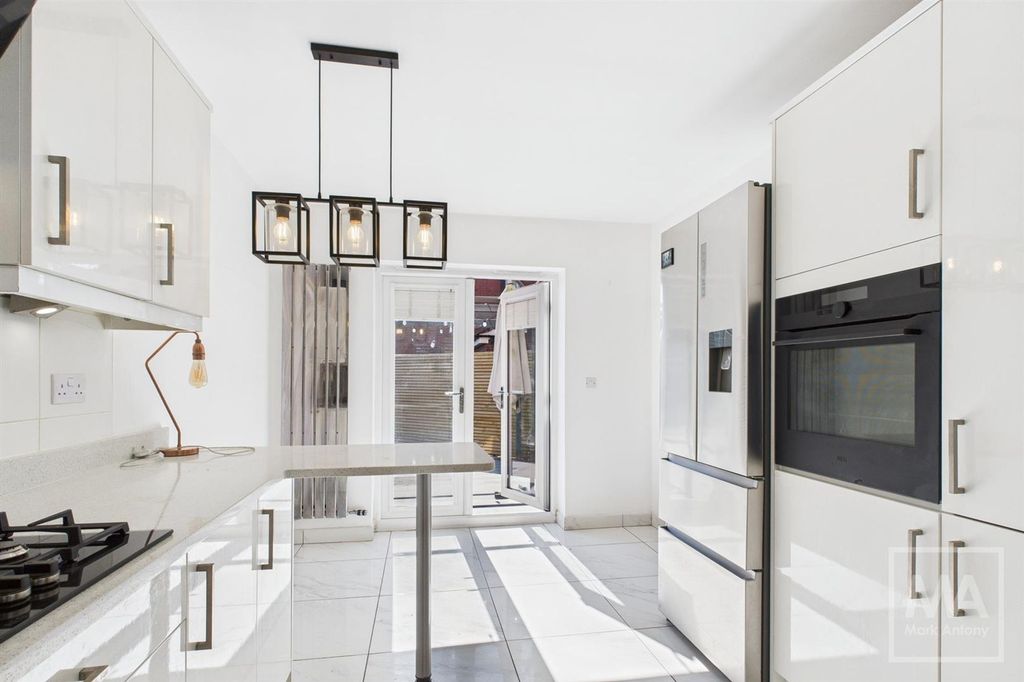 Property photo 3 of 16 Kitchen