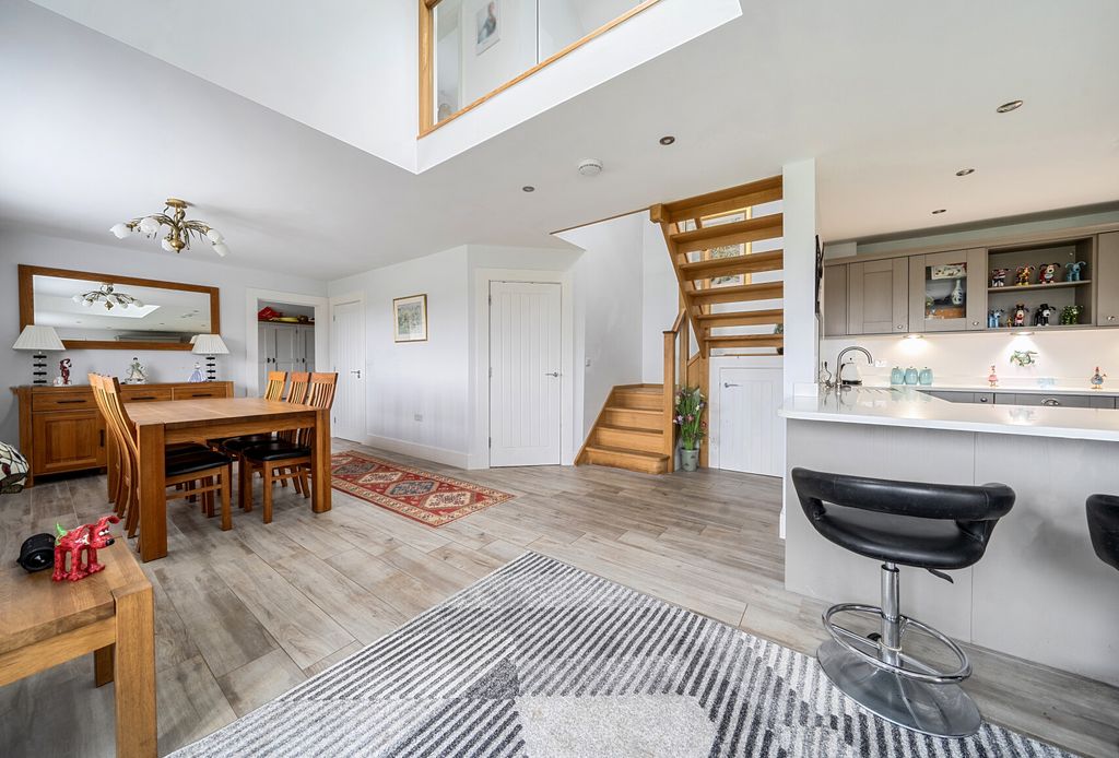 Property photo 2 of 22 Kitchen/Reception