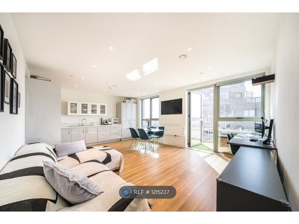 Property photo 1 of 10 Living Room