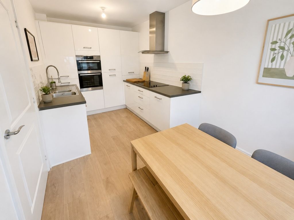 Property photo 3 of 12 4795464