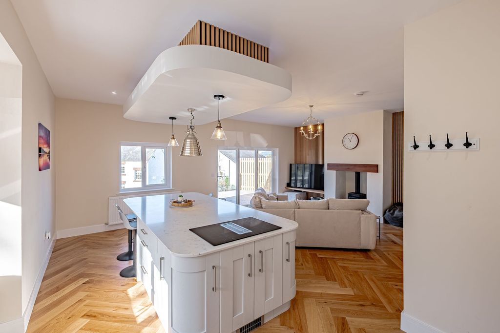 Property photo 3 of 40