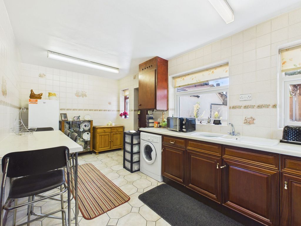 Property photo 3 of 10 Dining Kitchen