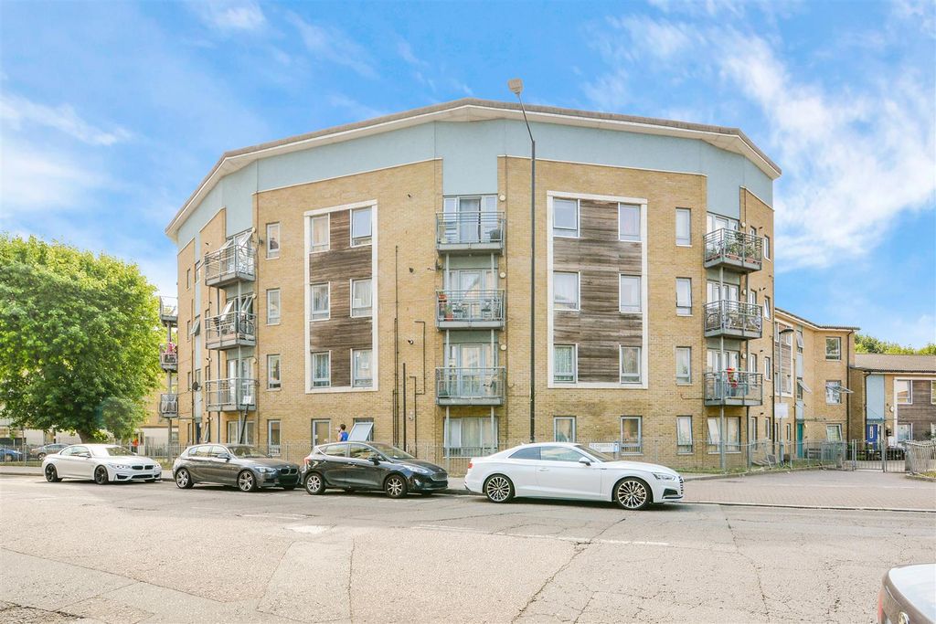 Property photo 1 of 15 Chrisp Street