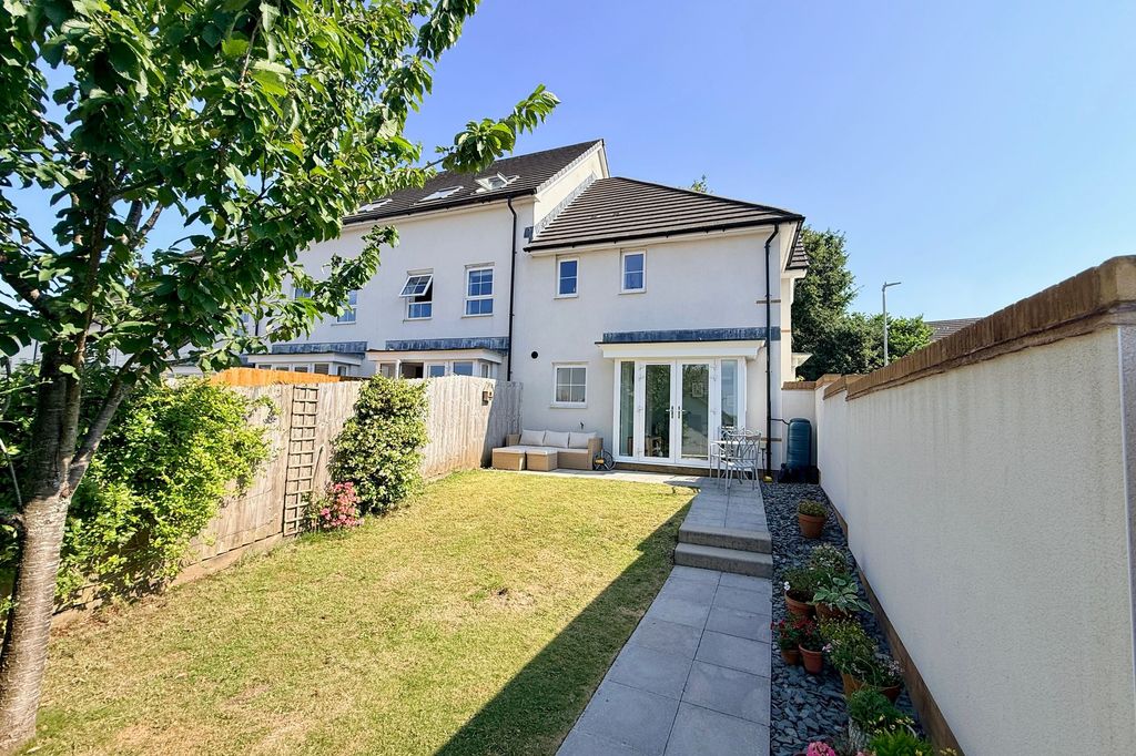 Property photo 2 of 27