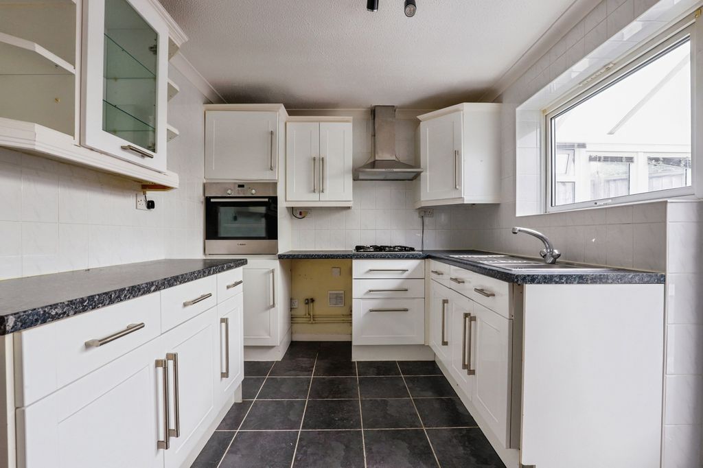 Property photo 2 of 17 Kitchen