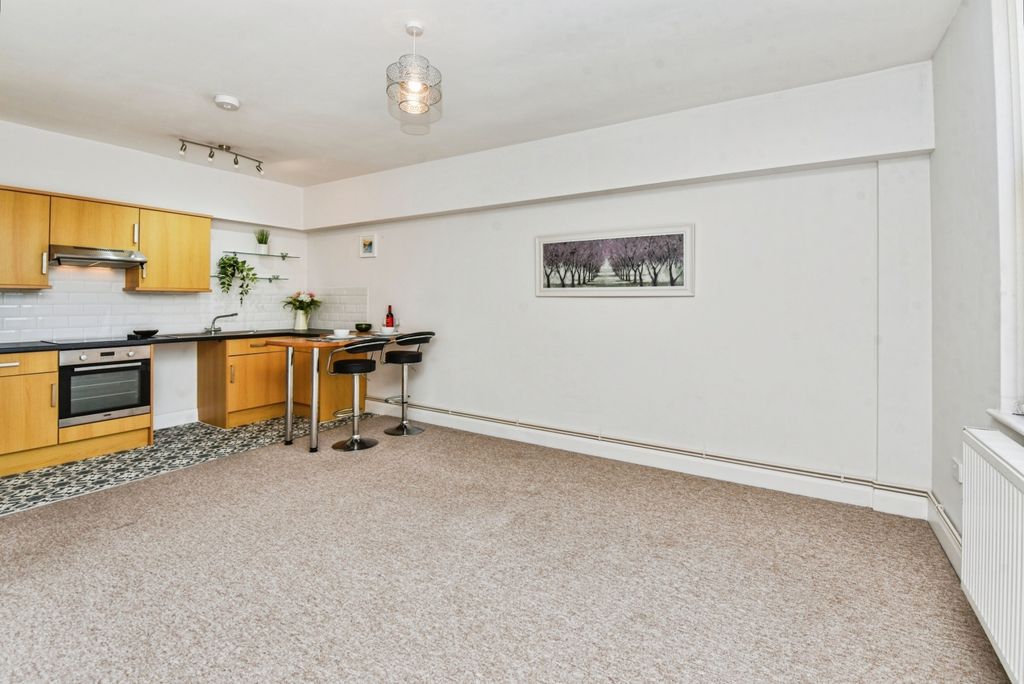 Property photo 3 of 9 Image 2