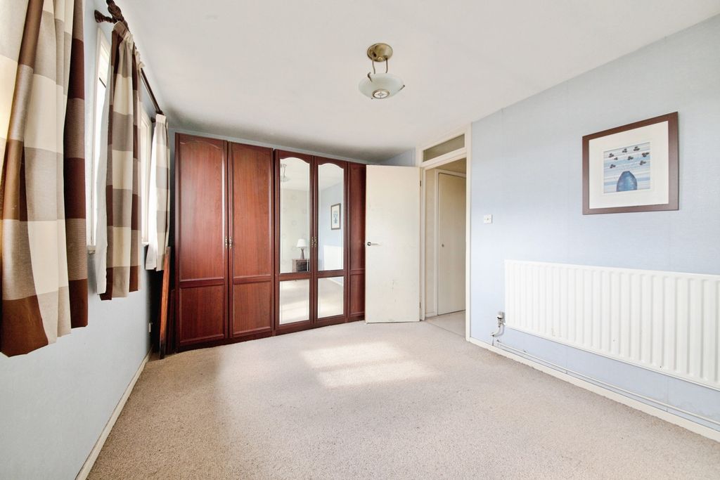 Property photo 2 of 17 Photo
