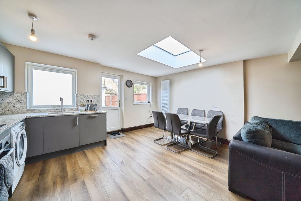 Property photo 3 of 22 Pbox-Img.Jpg