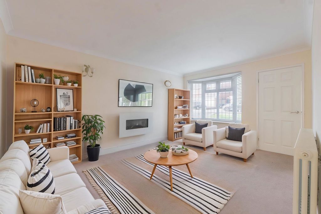 Property photo 2 of 32