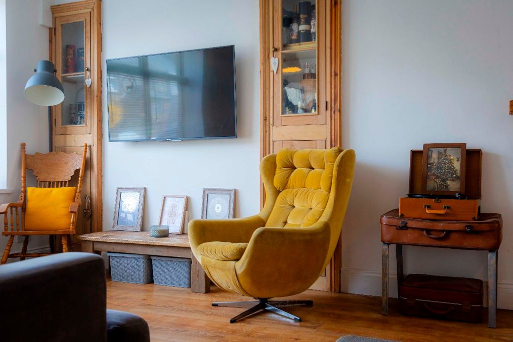 Property photo 1 of 44