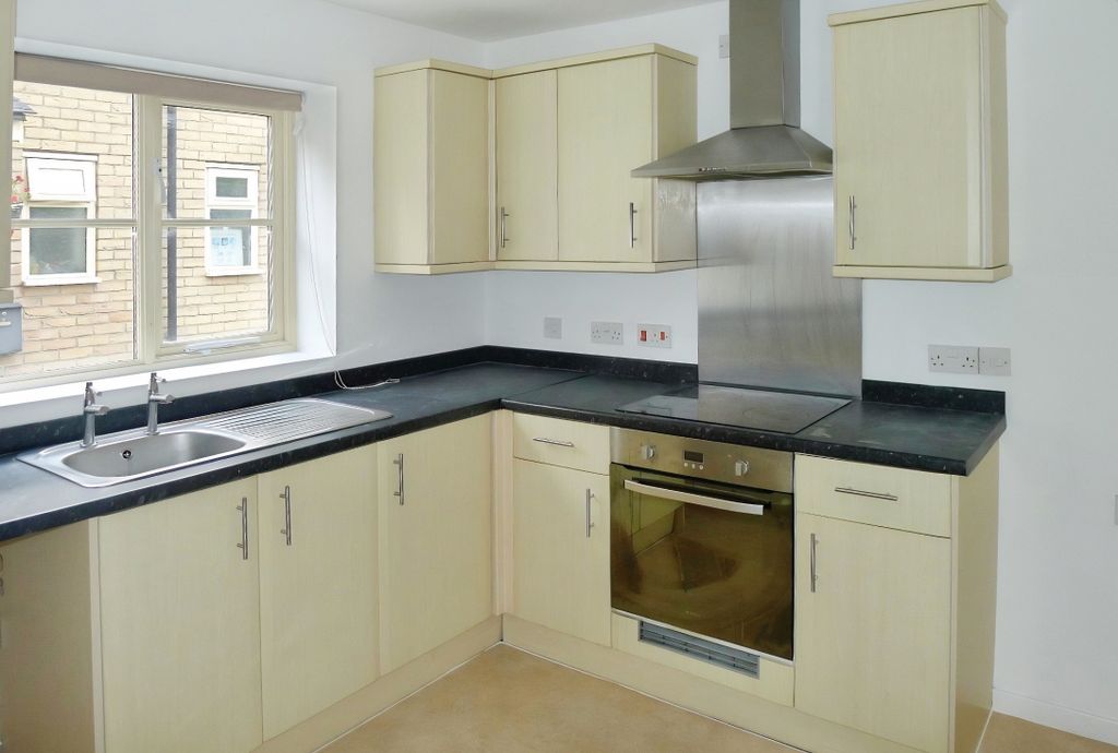 Property photo 2 of 8 Kitchen