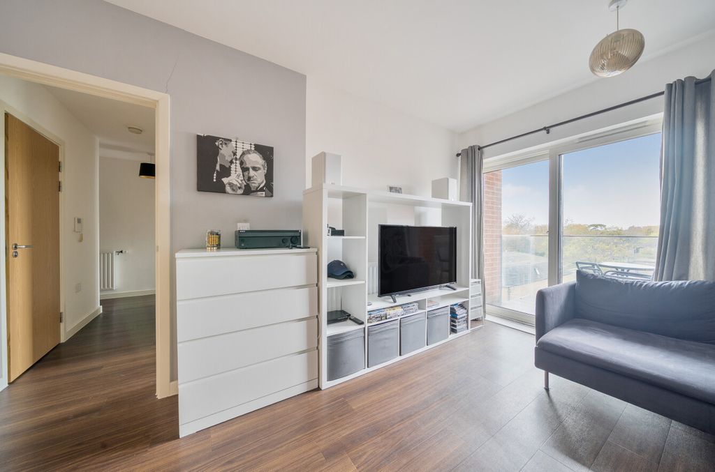 Property photo 1 of 13 1373420-11-69037B...