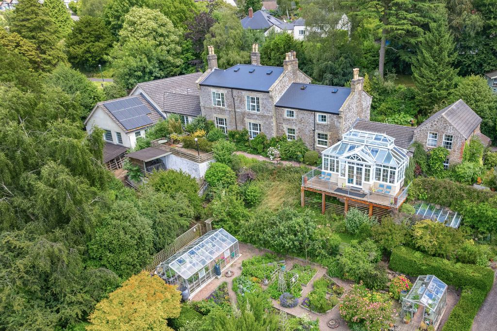 Property photo 1 of 43