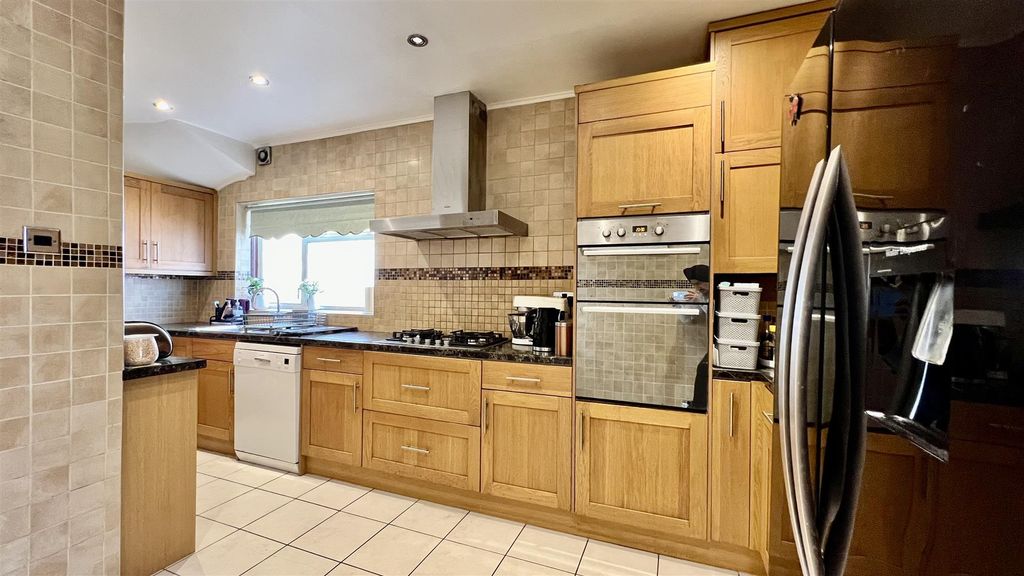 Property photo 3 of 15 Kitchen