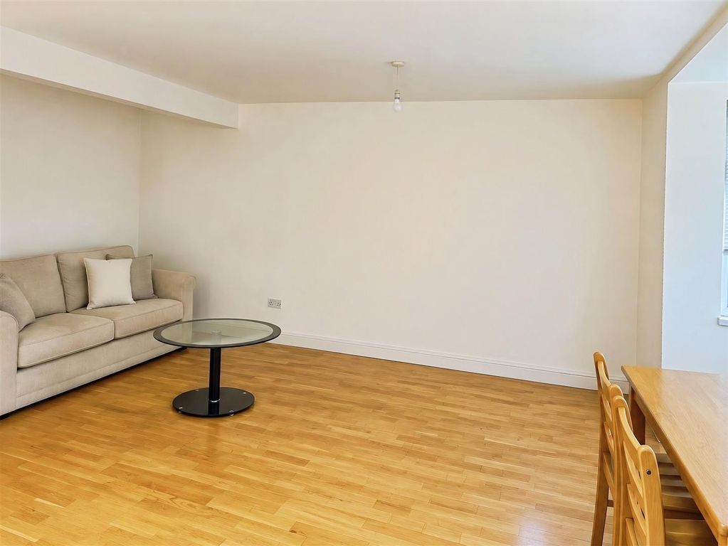 Property photo 3 of 9 977A938E-Bcb7121B-Ae4F-45Af-A89c-941Cf9Dcd392.Jpeg