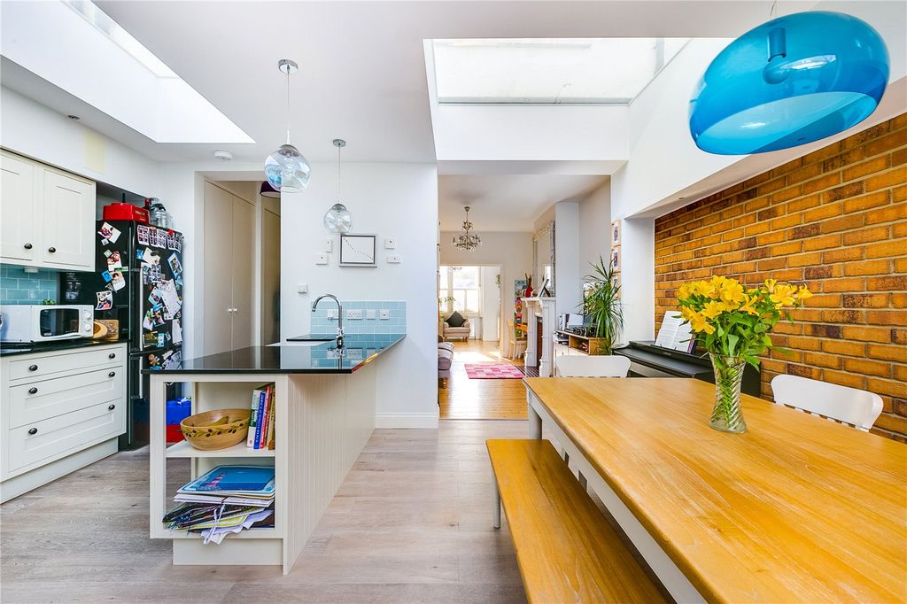 Property photo 3 of 8 Kitchen Dining