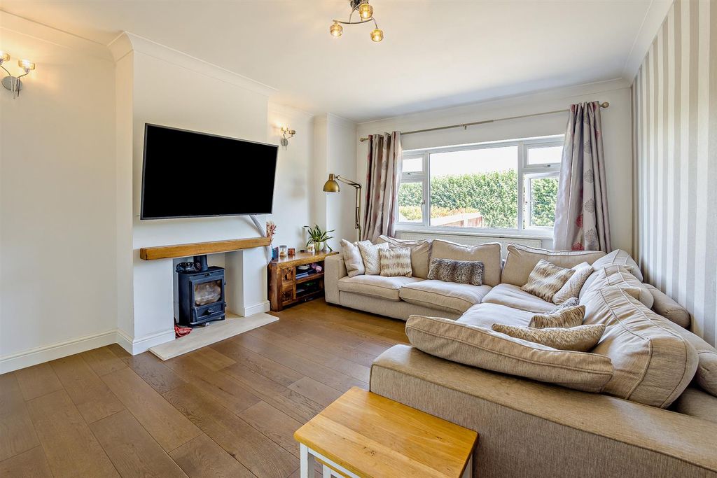 Property photo 2 of 14 8696879-Interior11-800.Jpg