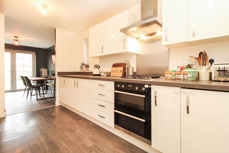 Property photo 3 of 17 Kitchen