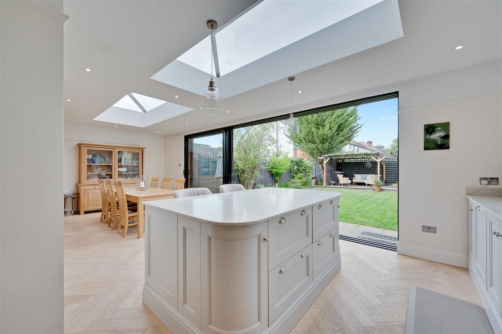 Property photo 2 of 35 Daniels_112 Anson Road Cricklewood, _005.Jpg