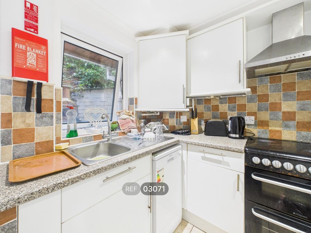 Property photo 3 of 27 Kitchen