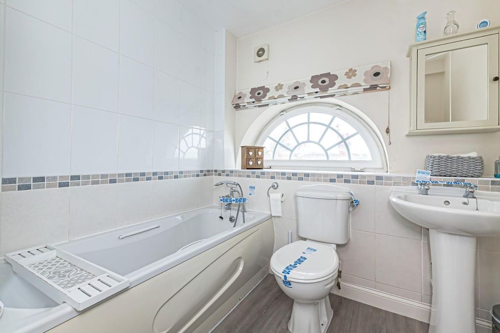 Additional image 9 of 2 bed flat for saleOld Road, Leighton Buzzard LU7
