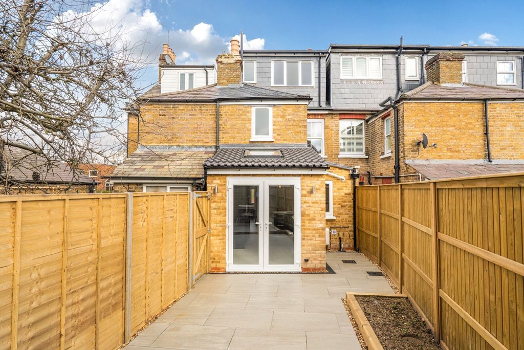 Property photo 3 of 17 Picture No. 28